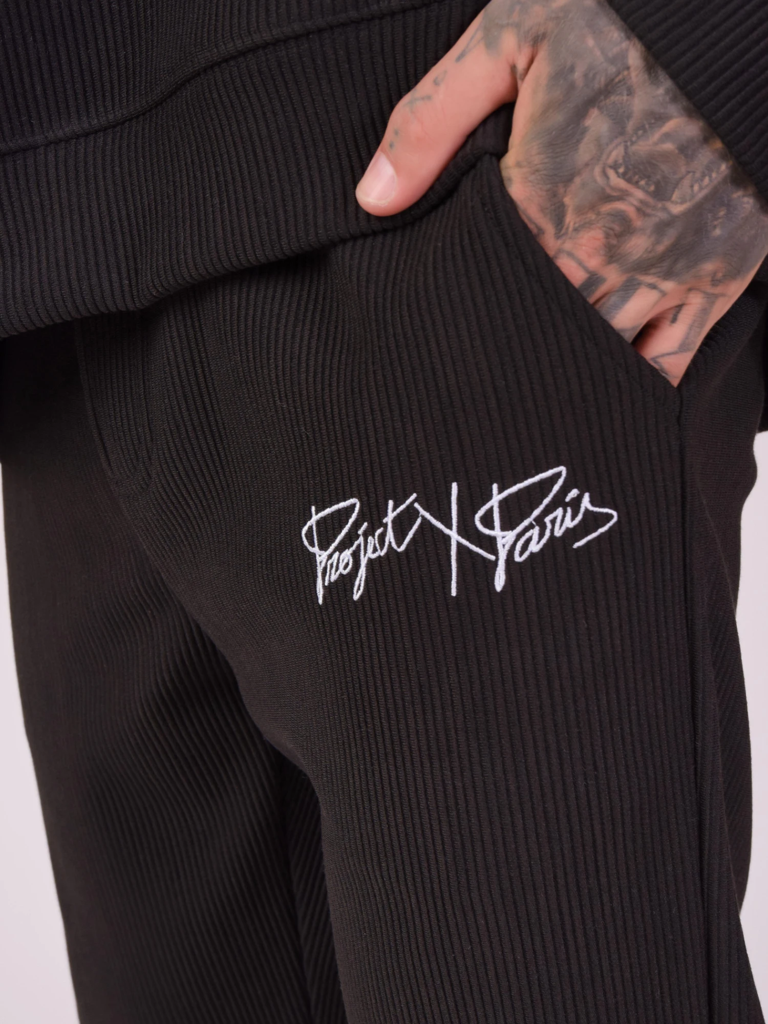 Bas De Jogging Cotelé Simple Broderie 6 Bas De Jogging Cotelé Simple Broderie – Image 4