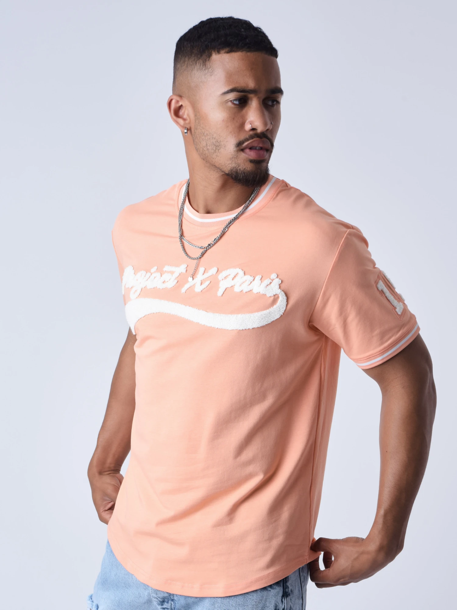 T-Shirt Style Universitaire Avec Logo 3 T-Shirt Style Universitaire Avec Logo