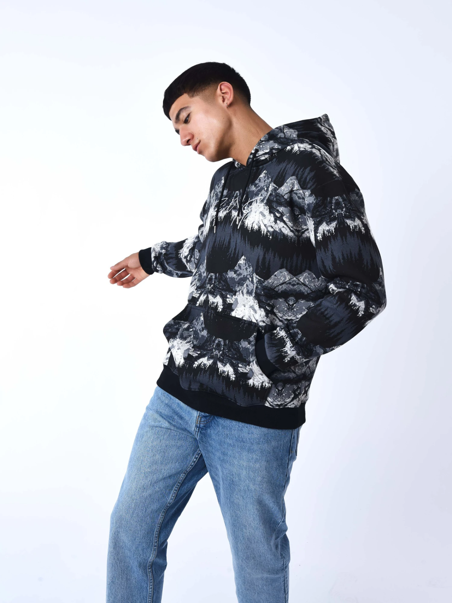 Sweat à Capuche Oversize A Motif Paysage 5 Sweat à Capuche Oversize A Motif Paysage – Image 3