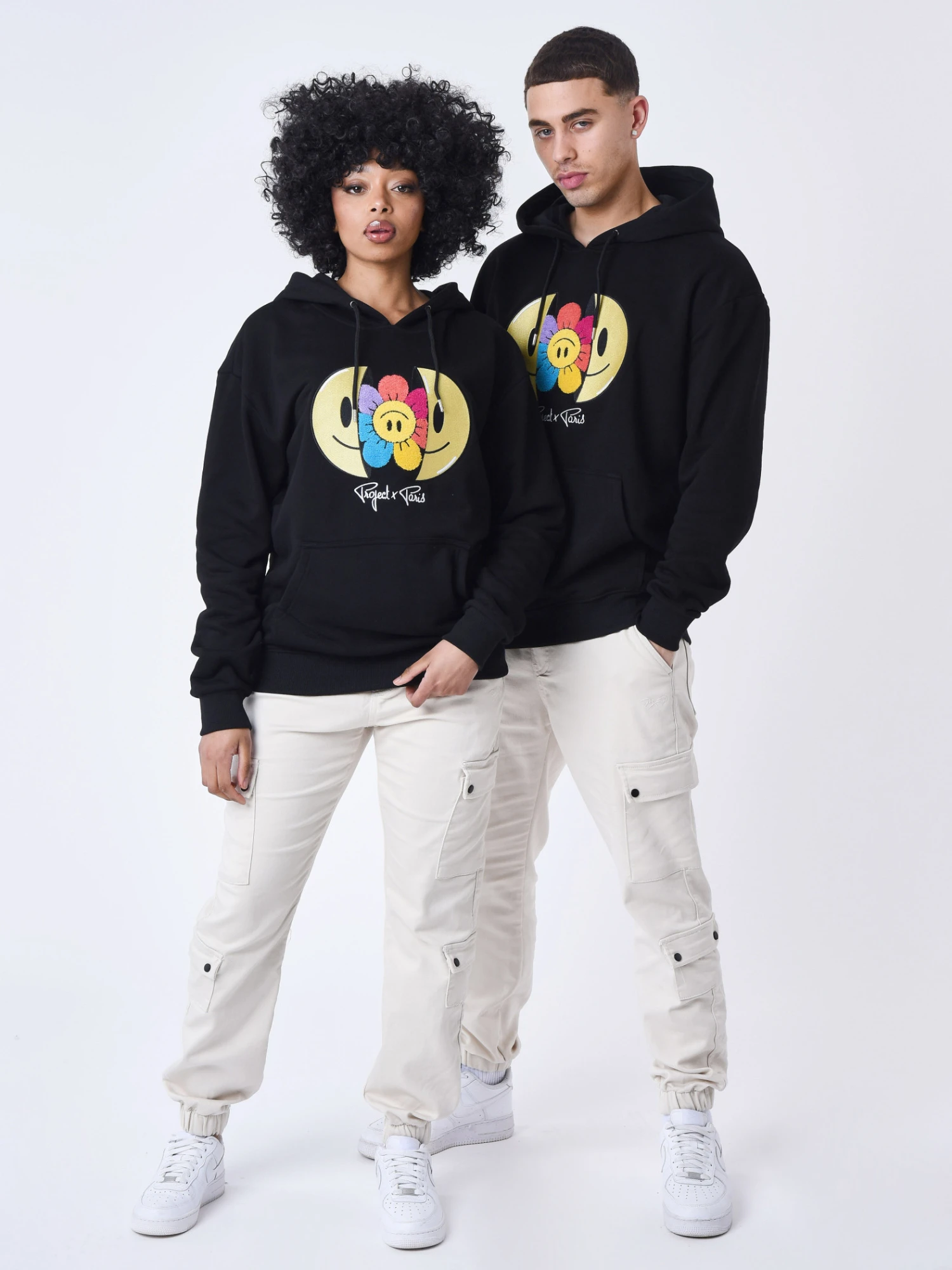 Sweat à Capuche Broderie Avec Smiley Sourire 6 Sweat à Capuche Broderie Avec Smiley Sourire – Image 4