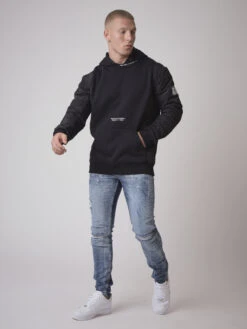 Sweat à Capuche à Manches Matelassées