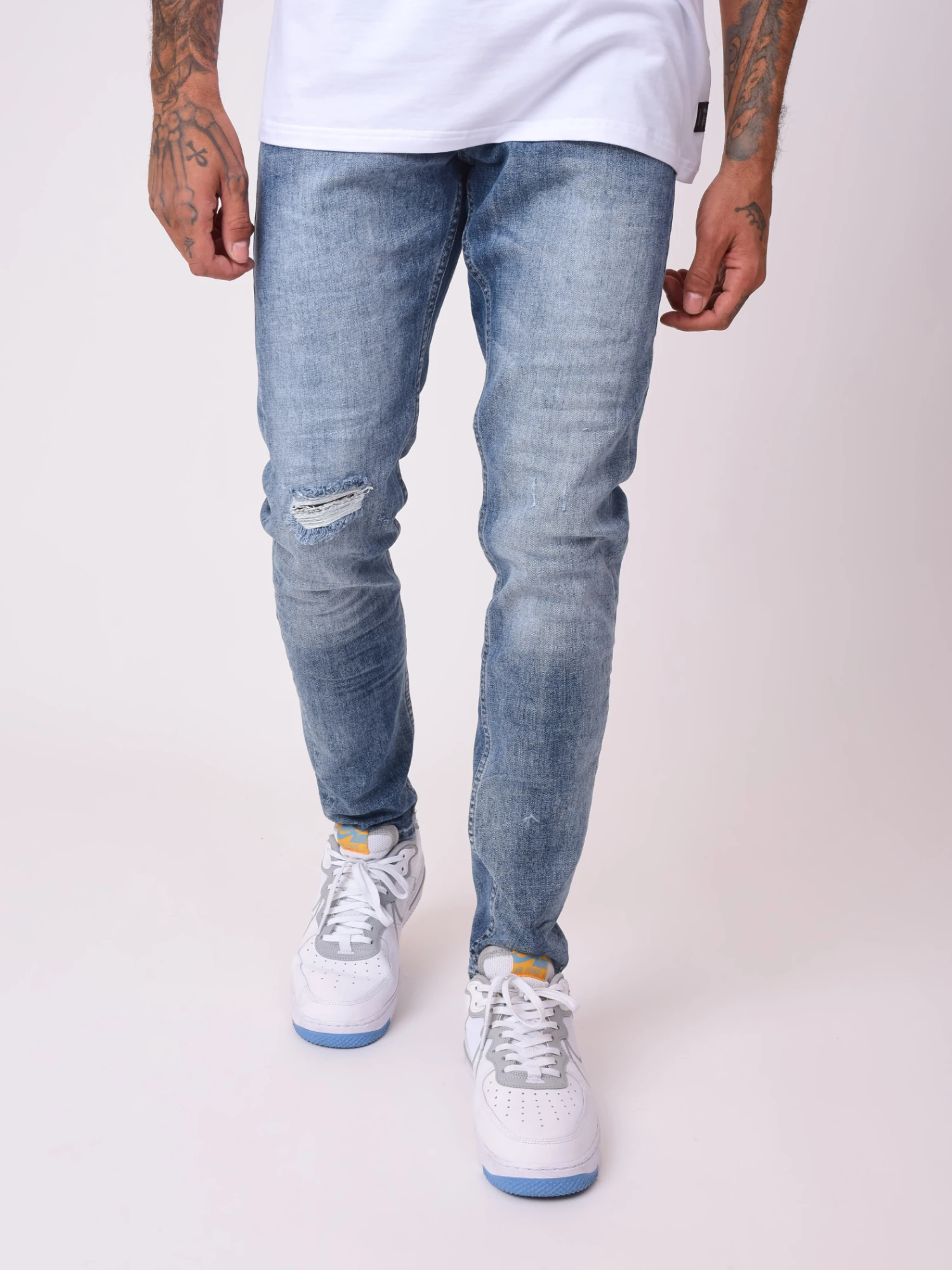 Jean Skinny Bleu Délavé Avec Trou 4 Jean Skinny Bleu Délavé Avec Trou – Image 2