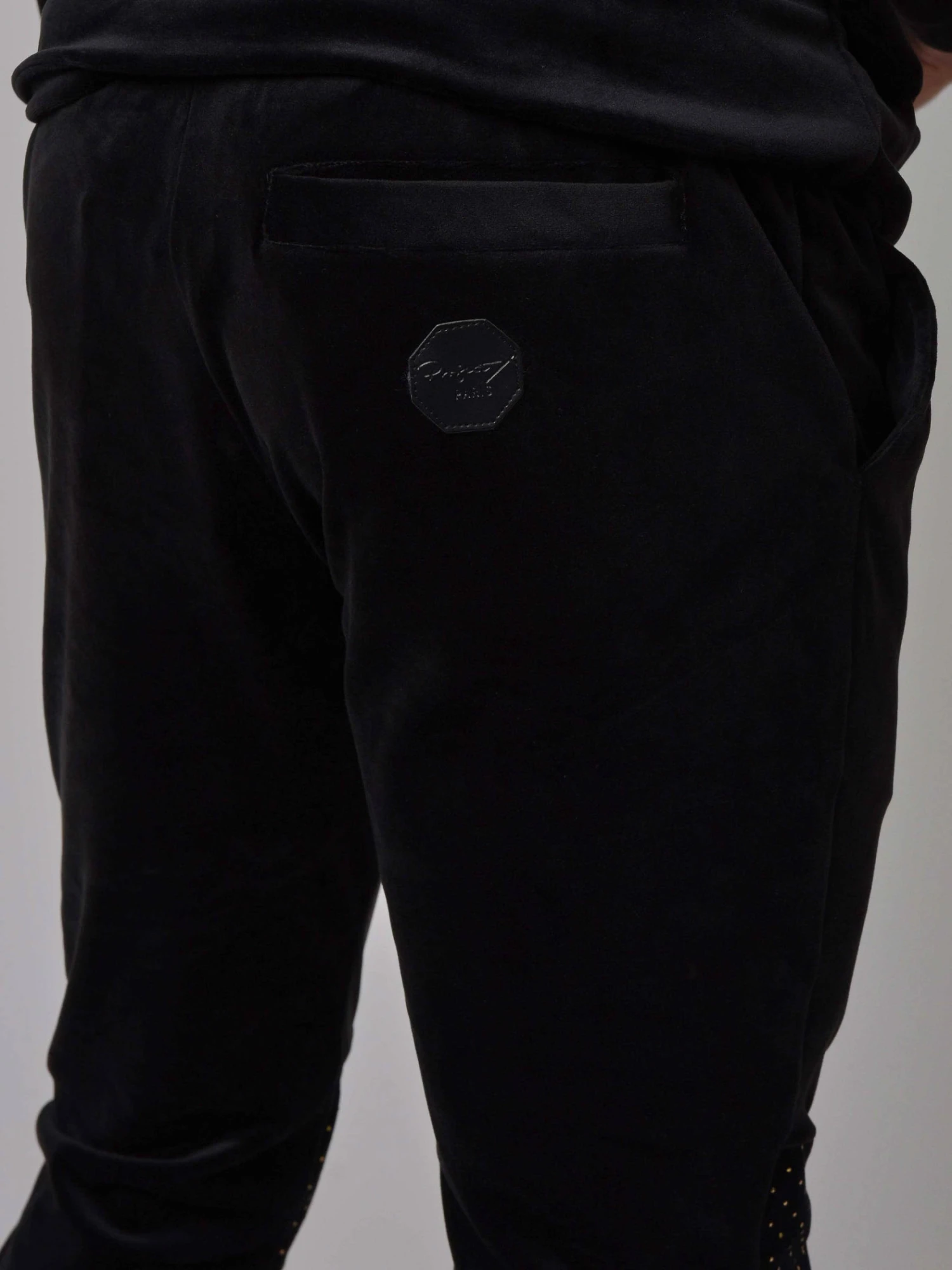 Pantalon De Jogging Velvet à Empiècement Clous Dorés 5 Pantalon De Jogging Velvet à Empiècement Clous Dorés – Image 3