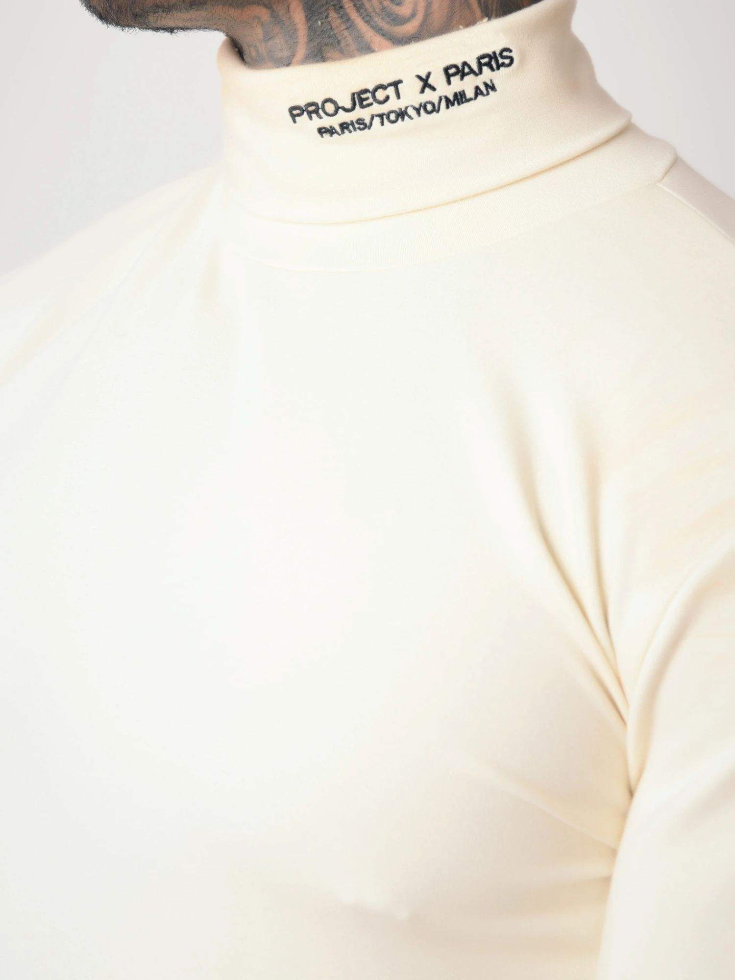 Pull Col Roulé Avec Broderie 7 Pull Col Roulé Avec Broderie – Image 5