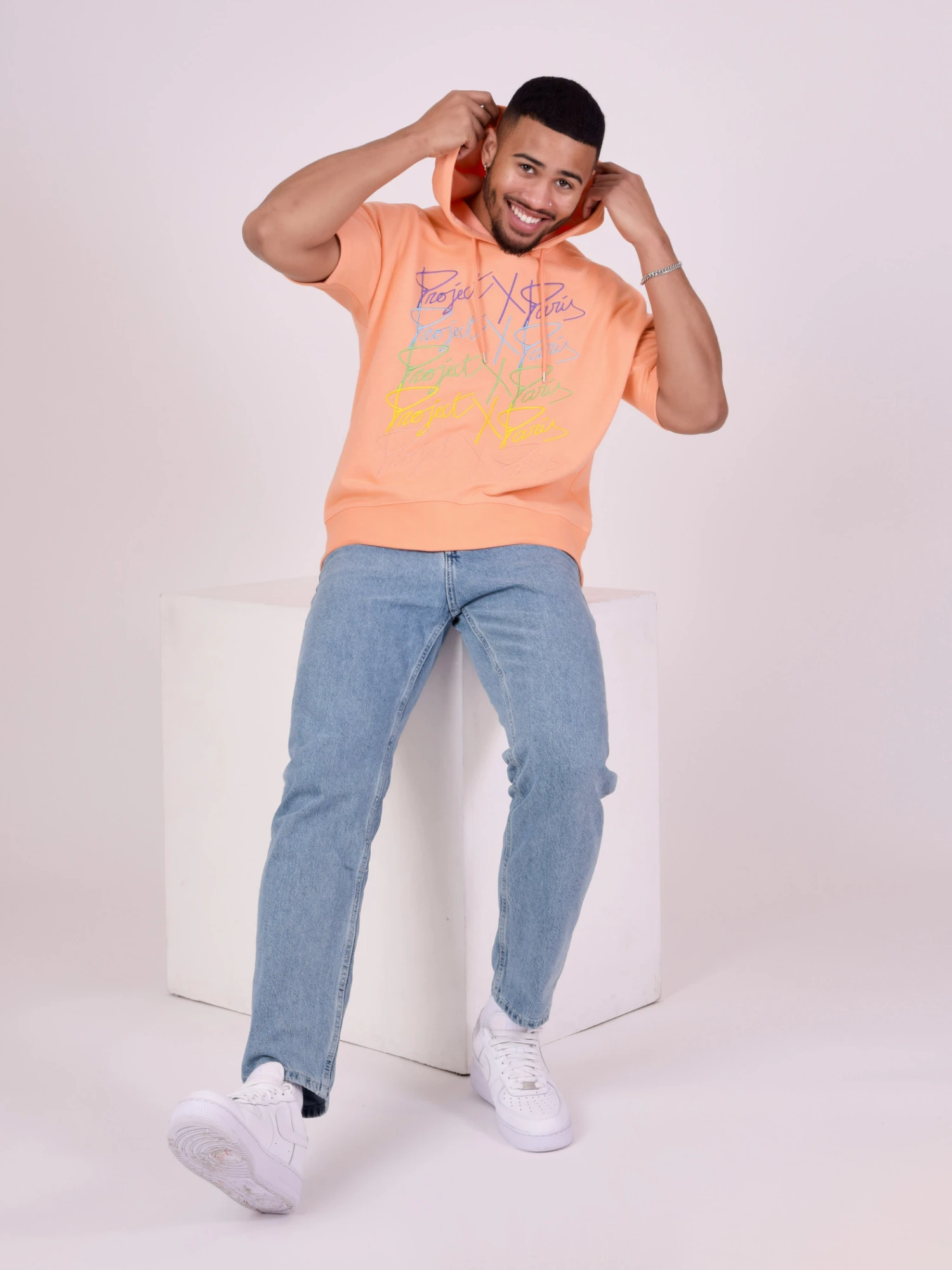 Sweat à Capuche Manches Courtes Logos Arc En Ciel 8 Sweat à Capuche Manches Courtes Logos Arc En Ciel – Image 6