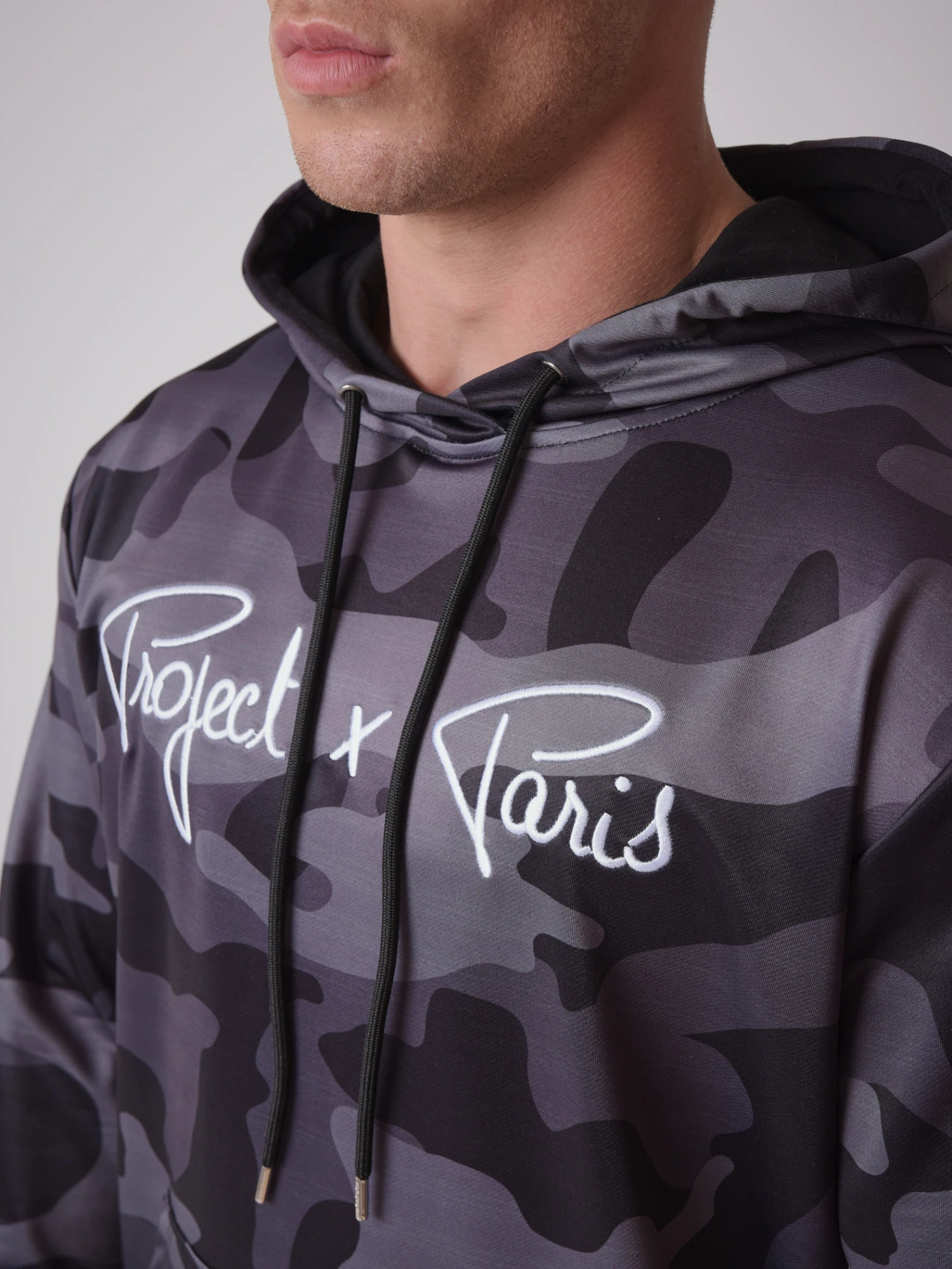 Sweat à Capuche Motif Camouflage Avec Broderie Logo Project X Paris 6 Sweat à Capuche Motif Camouflage Avec Broderie Logo Project X Paris – Image 4